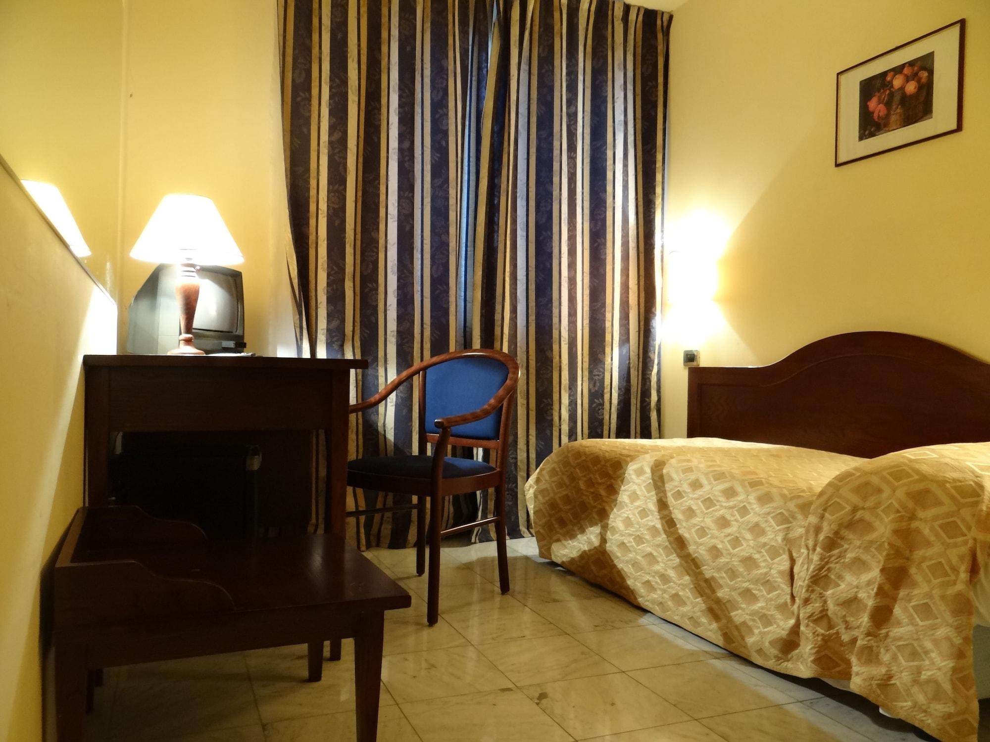 קלנצאנו Hotel Albatros מראה חיצוני תמונה