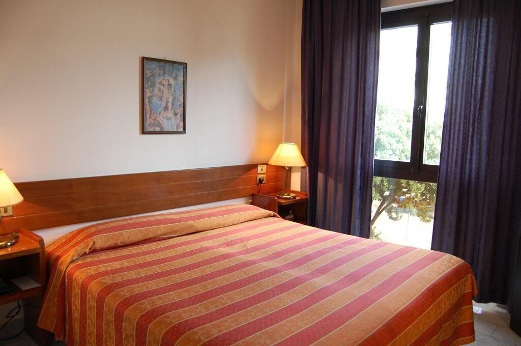 קלנצאנו Hotel Albatros מראה חיצוני תמונה