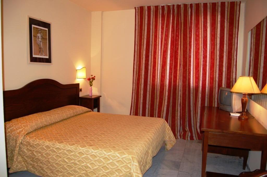 קלנצאנו Hotel Albatros מראה חיצוני תמונה