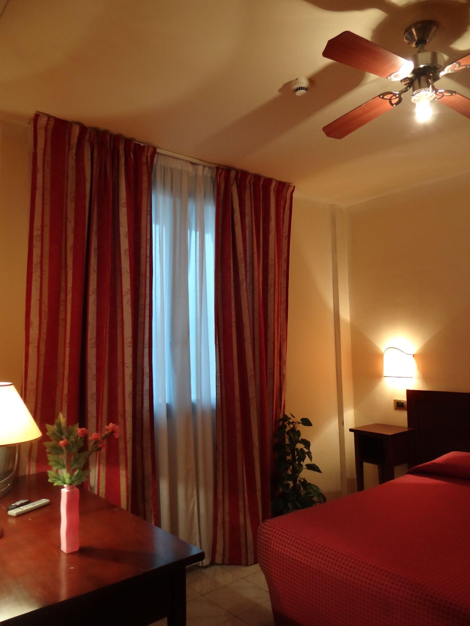 קלנצאנו Hotel Albatros מראה חיצוני תמונה