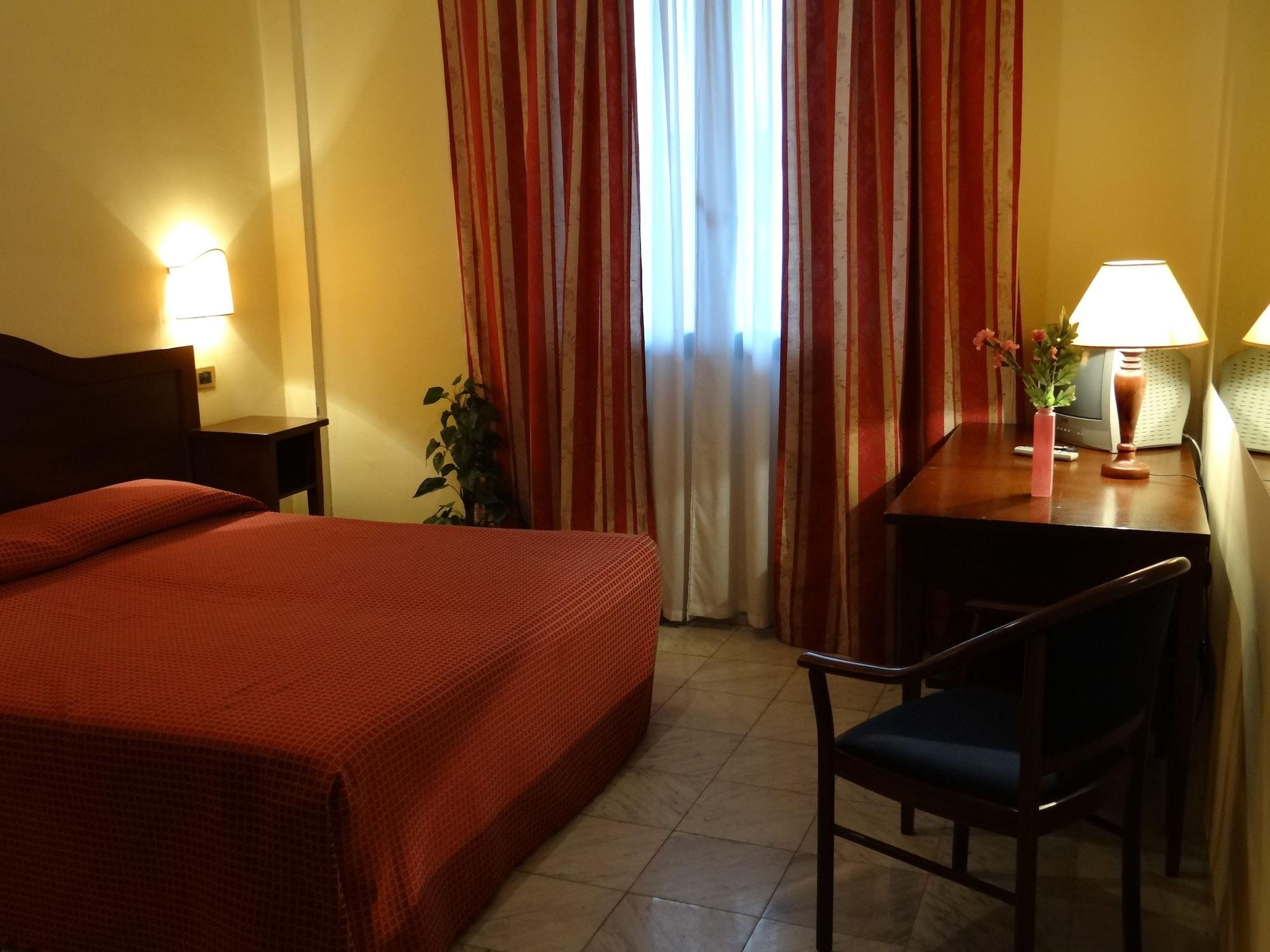 קלנצאנו Hotel Albatros מראה חיצוני תמונה