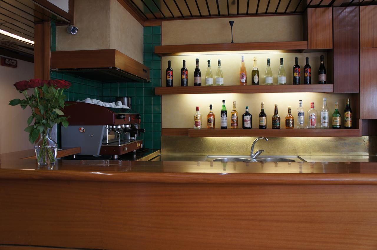 קלנצאנו Hotel Albatros מראה חיצוני תמונה