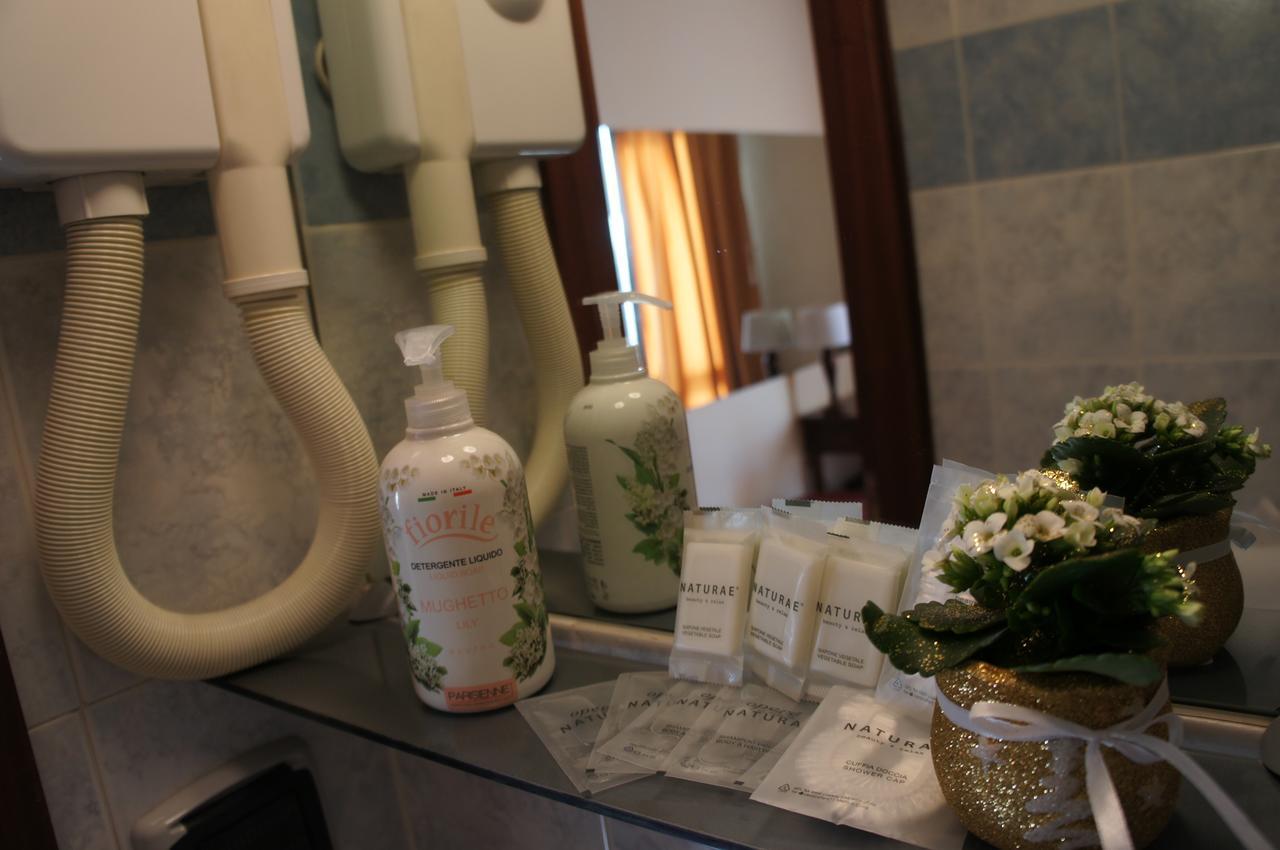 קלנצאנו Hotel Albatros מראה חיצוני תמונה