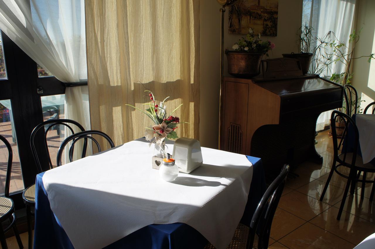 קלנצאנו Hotel Albatros מראה חיצוני תמונה