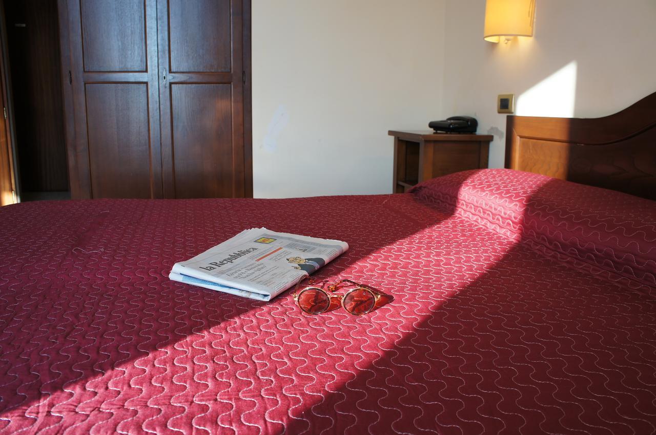 קלנצאנו Hotel Albatros מראה חיצוני תמונה