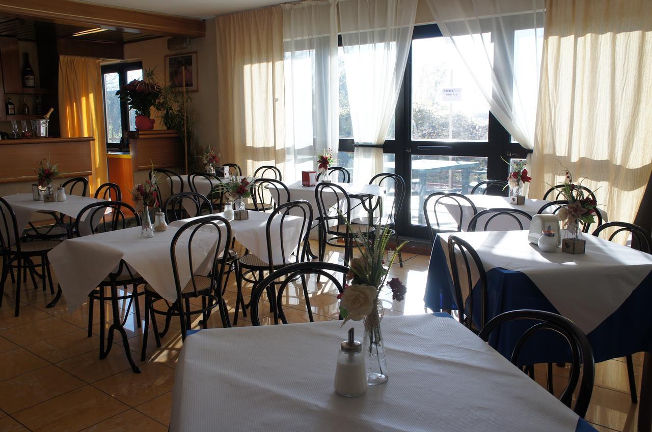 קלנצאנו Hotel Albatros מראה חיצוני תמונה