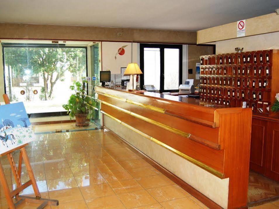 קלנצאנו Hotel Albatros מראה חיצוני תמונה